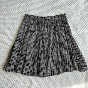 Brandy Melville - high waisted, floral, mini skirt